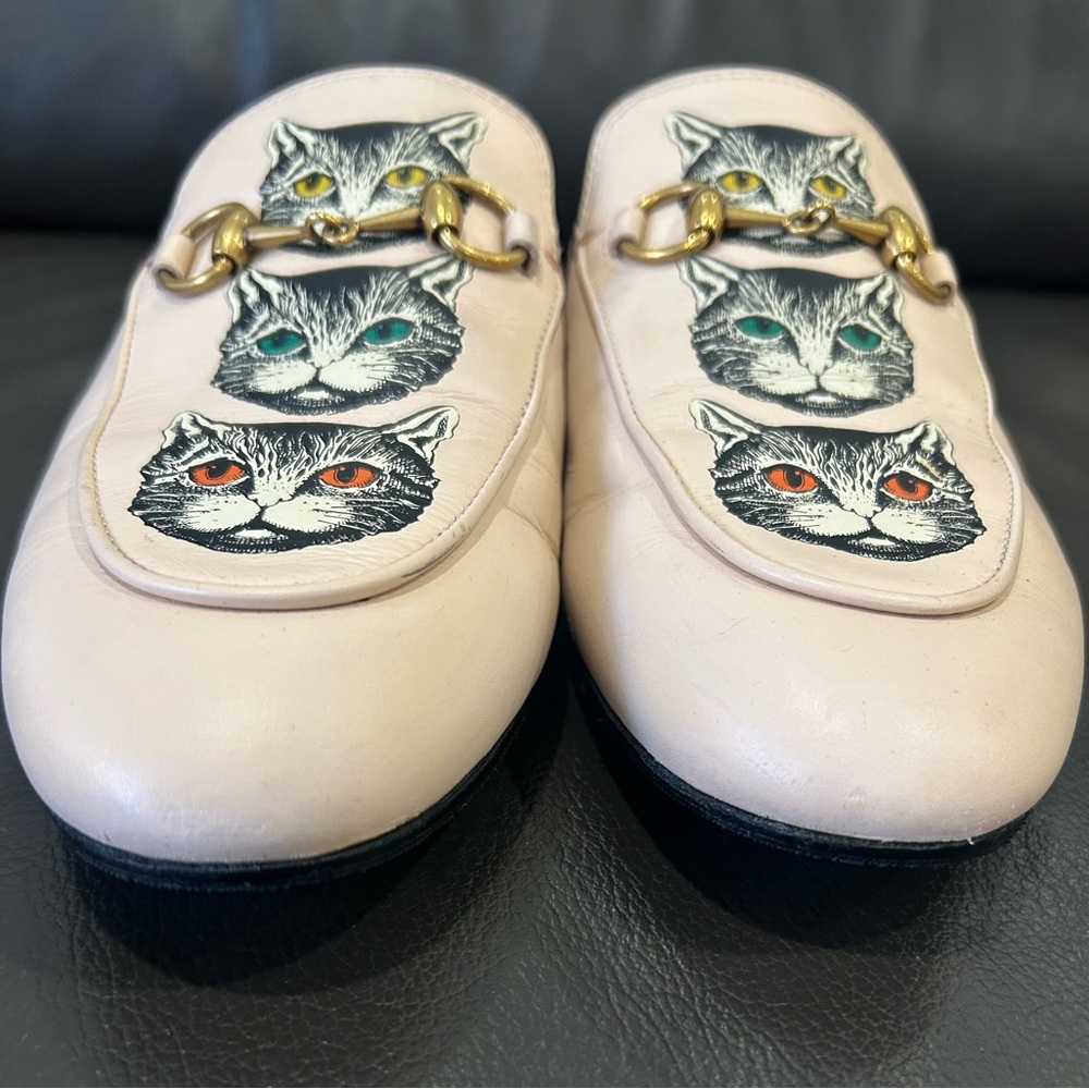Gucci Cream Cat Print Loafers - Picture 6 of 11
